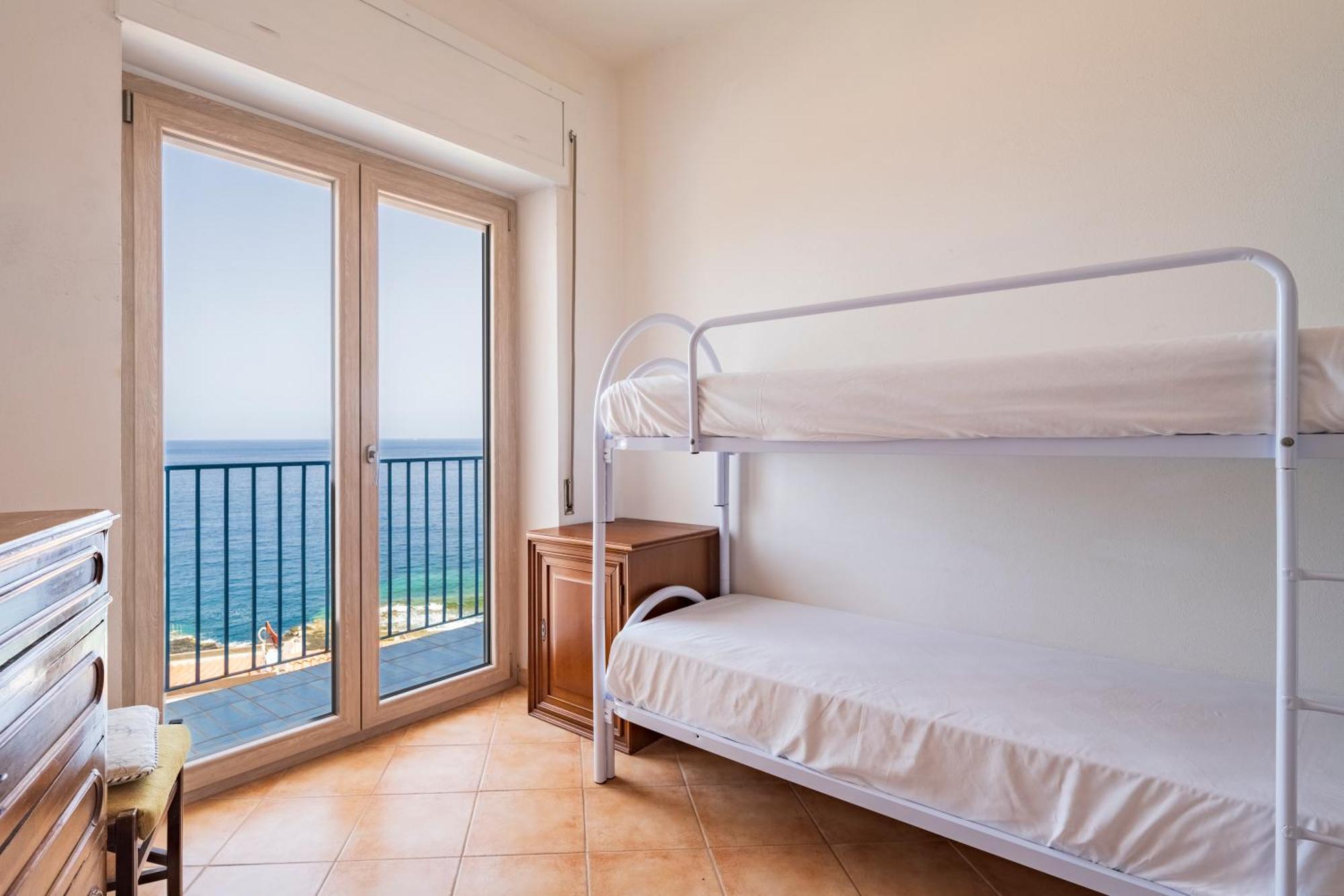 Апартаменты Seaview House Кала-Гононе Экстерьер фото